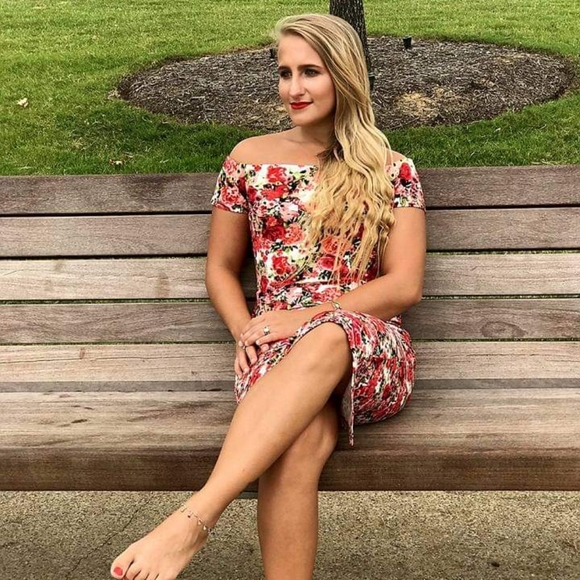 Gianni Bini Cropped Red Floral Off Shoulder Top - Picture 6 of 9